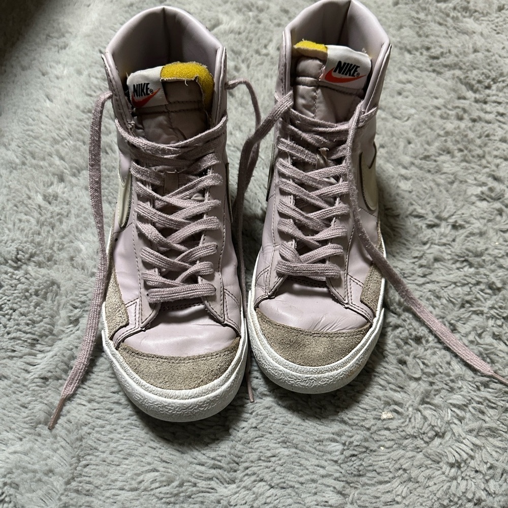 Mauve And Beige Pair Up On Latest Womens Nike Blazer Mid ’77 Size 10 - Picture 2 of 7